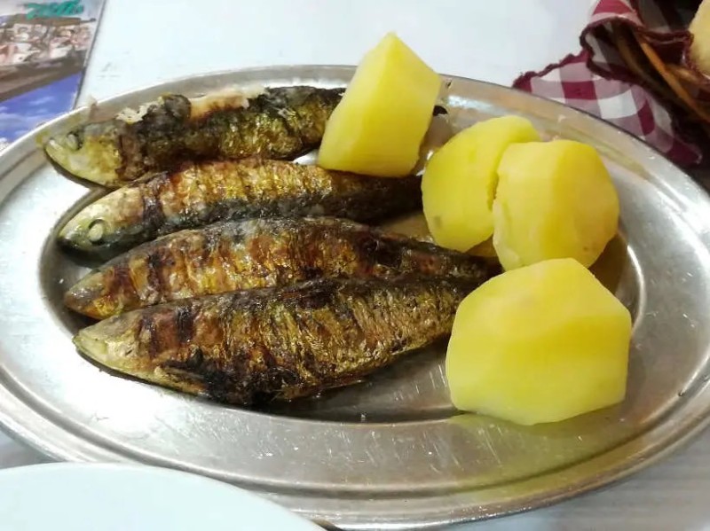 Cá mòi nướng