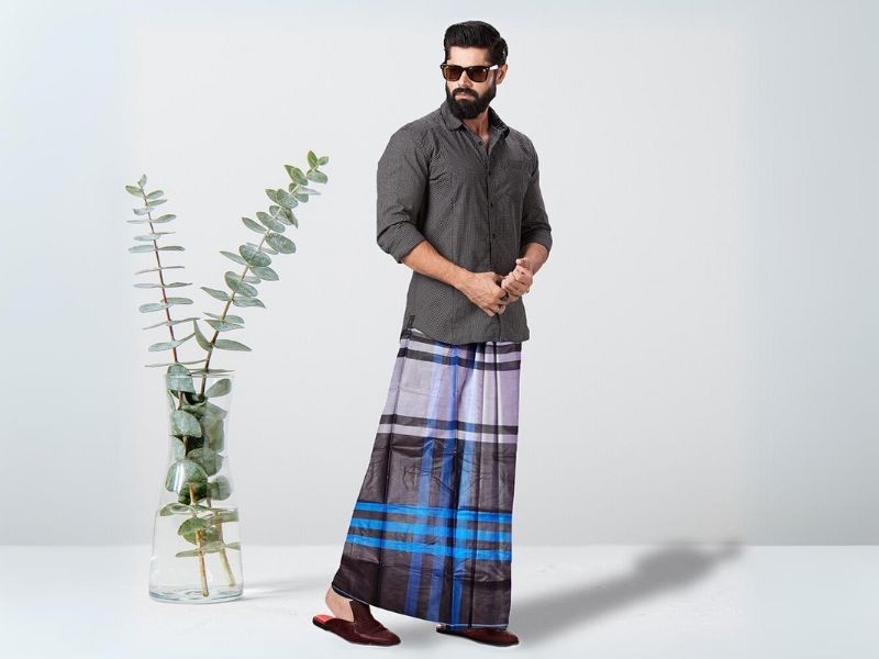 Lungi là một tấm vải dài, được may tỉ mỉ với nhiều màu sắc và họa tiết đa dạng