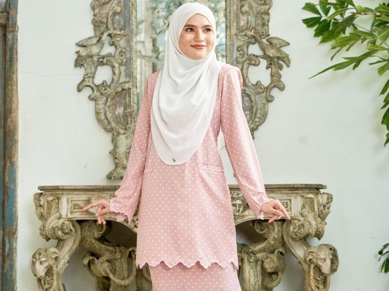 Baju Kurung là một trang phục truyền thống được yêu thích bởi cộng đồng người Mã Lai tại Singapore