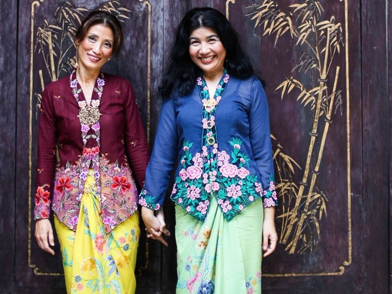 Nyonya Kebaya thường được may bằng chất liệu lụa hoặc satin cao cấp với những đường nét trang trí cầu kỳ
