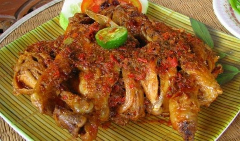 Bebek Betutu - Món ăn từ vịt