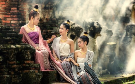 Khám Phá Sự Độc Đáo Trong Trang Phục Truyền Thống Của Thái Lan