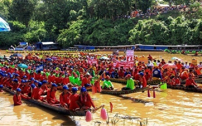 Lễ hội đua thuyền (Bun Suanghua) tại Lào