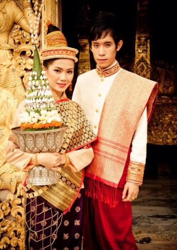 Nét Đặc Sắc Trong Trang Phục Truyền Thống Của Lào