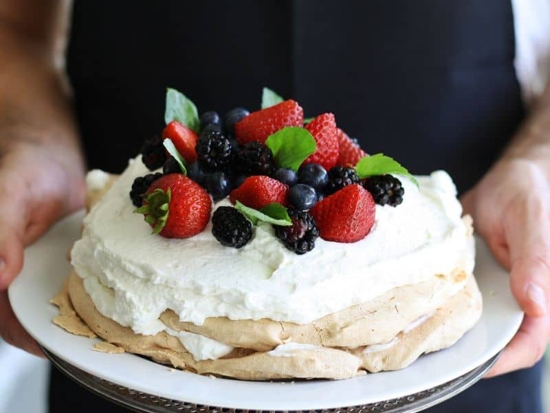 Bánh Pavlova tơi mềm