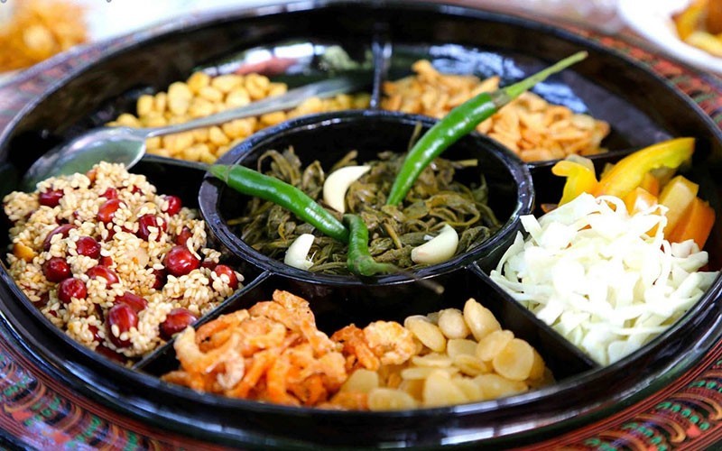  Salad lá trà - Món ăn làm mưa làm gió tại xứ sở Phật giáo