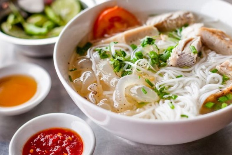 Bún sứa là món ăn quen thuộc của người dân miền Trung