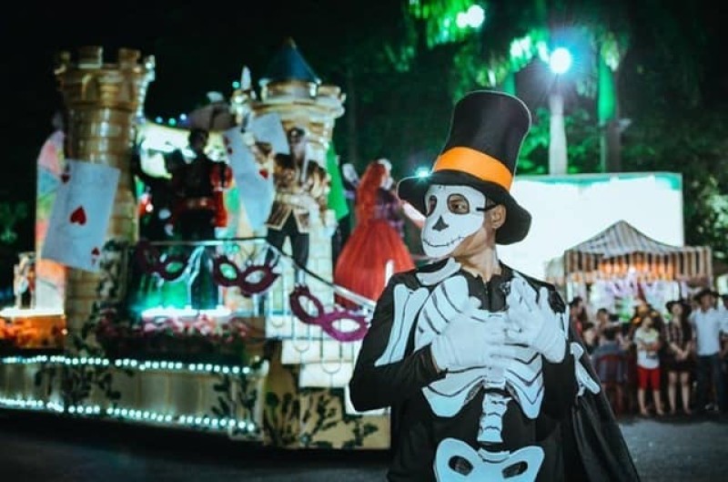 Đến công viên văn hóa Đầm Sen và đón lễ hội Halloween sôi động