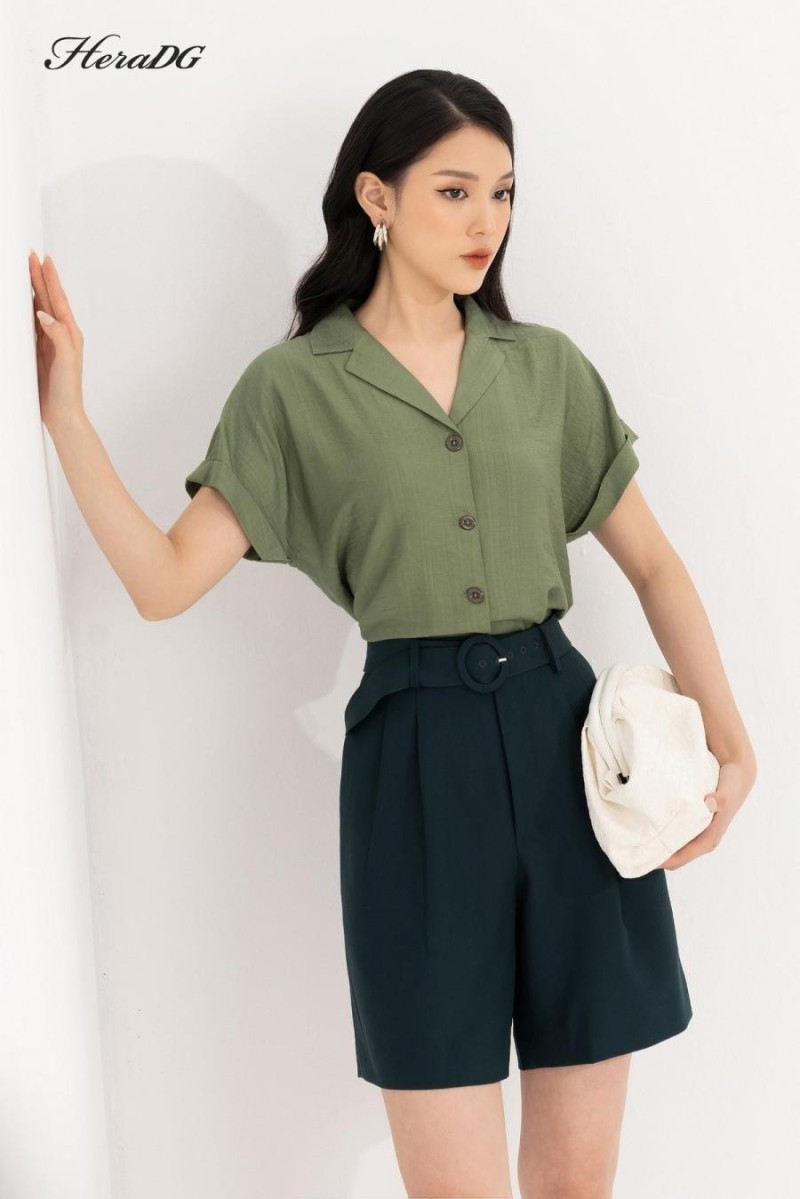 Gương mặt dài hoặc cằm nhọn: Ưu tiên bâu cổ xòe rộng (Spread Collar)