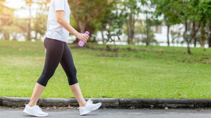 Vận động nhẹ để giữ ấm