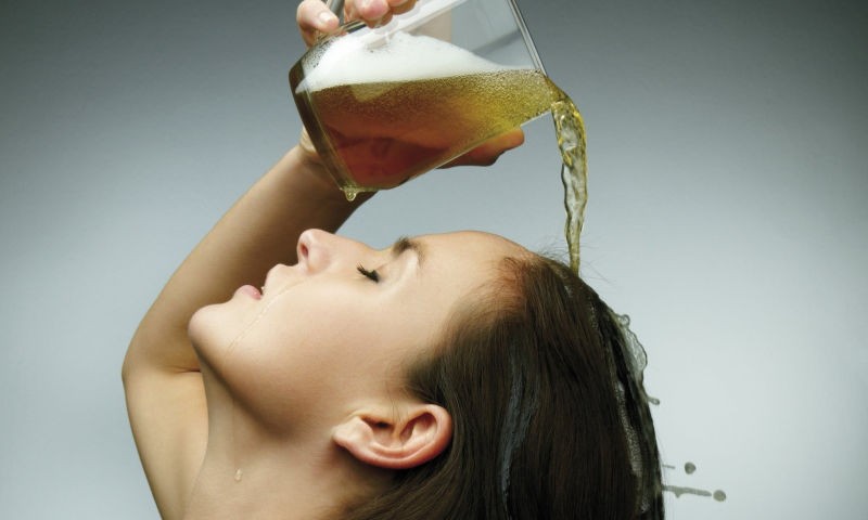Dưỡng chất trong bia giúp sợi tóc chắc khỏe hơn