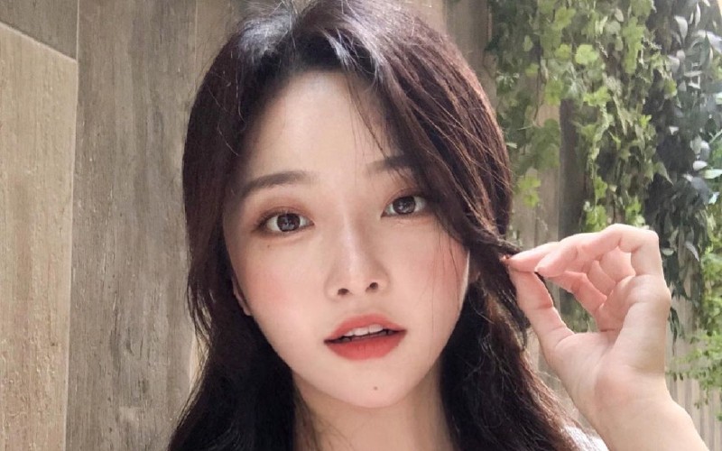 Makeup tông cam đất hiện đại