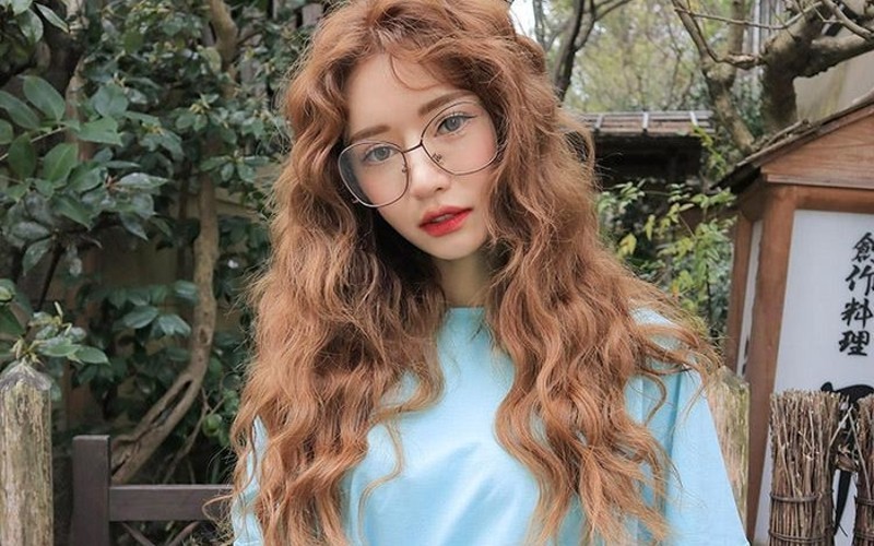 Kiểu tóc uốn xoăn xù mì cá tính