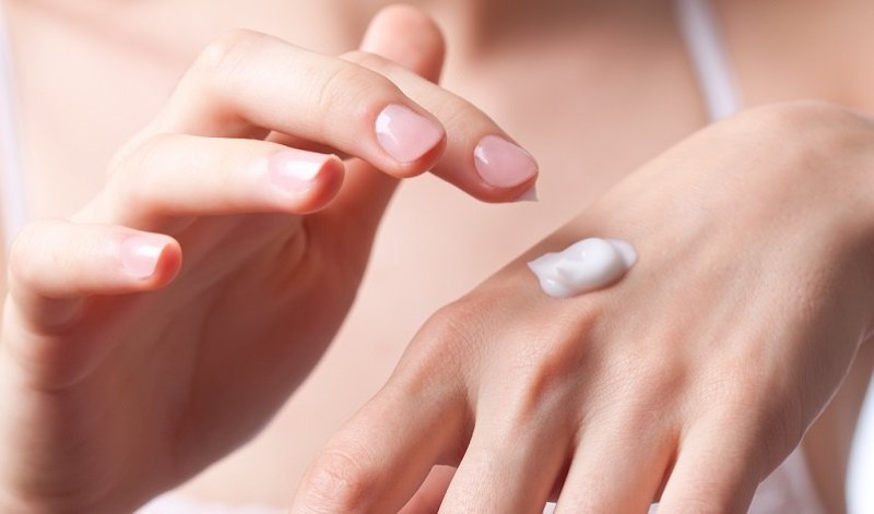 Hãy lựa chọn mỹ phẩm có kết cấu mỏng, nhẹ