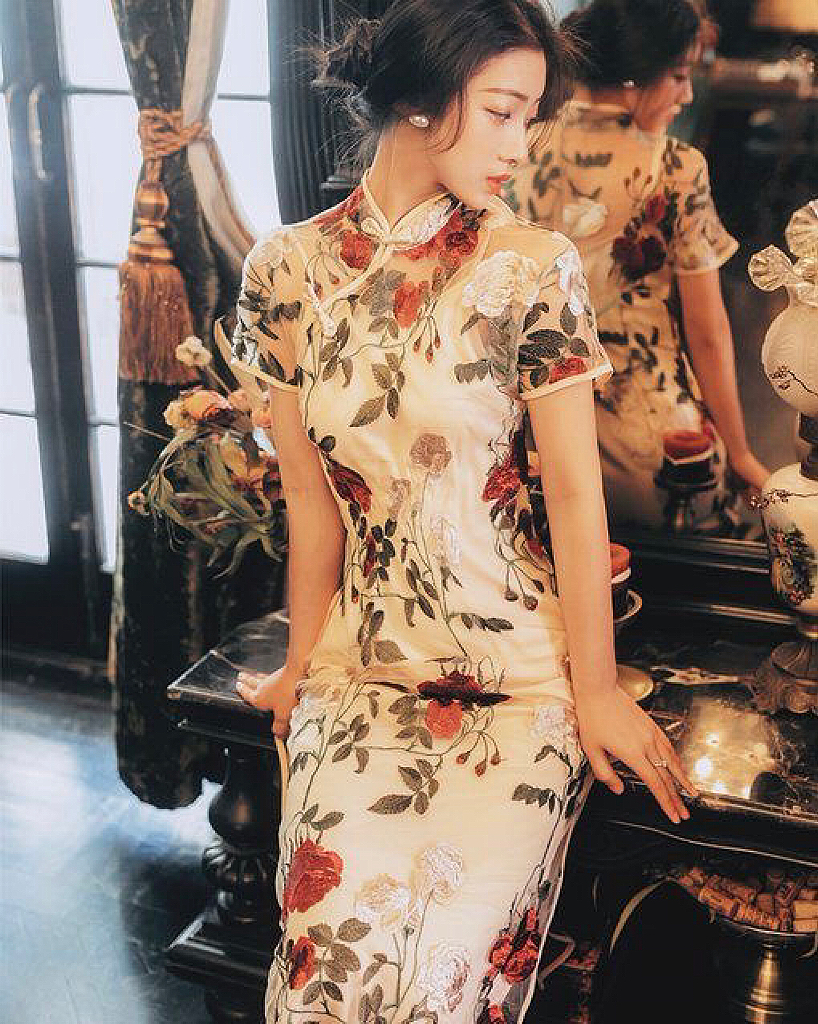 Sườn Xám Là Gì? Cách Mặc Sườn Xám Đẹp Mang Nét Cổ Điển Cao Quý