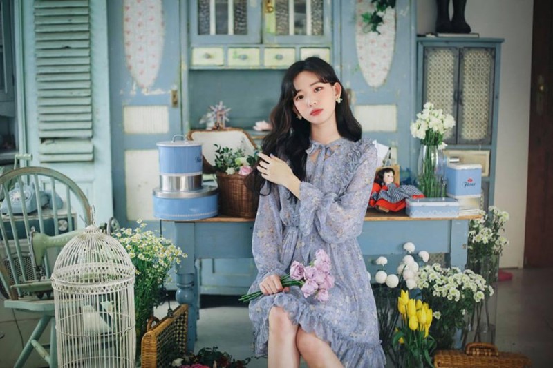 Váy hoa phối đồ khi đi Đà Lạt