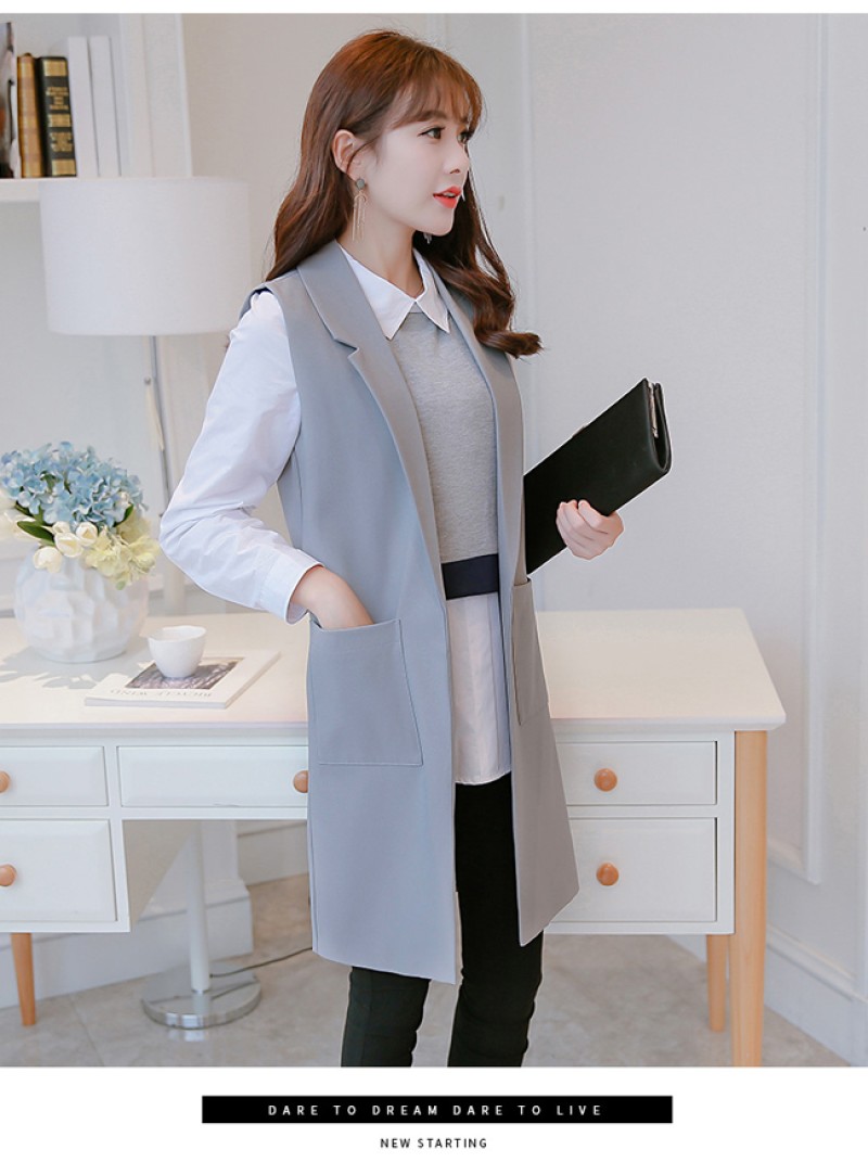 Áo sơ mi voan bên trong + Áo gile + Quần kaki dài