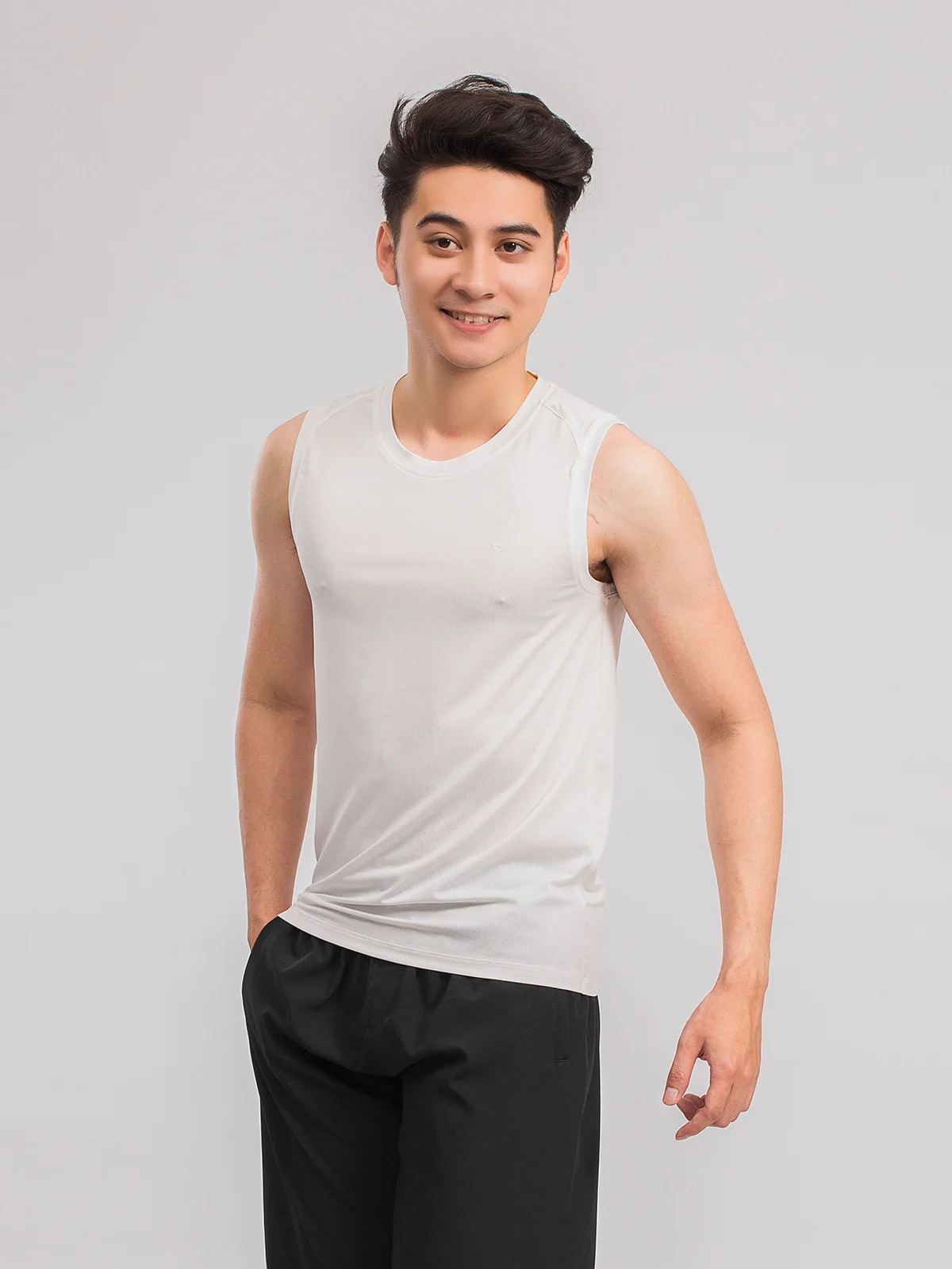 Áo Tank Top Là Gì? Cách Phối Đồ Với Áo Tank Top Cực Chất