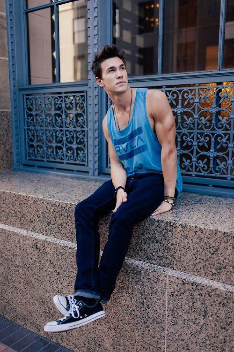 Cá tính cùng quần jeans theo style cổ điển
