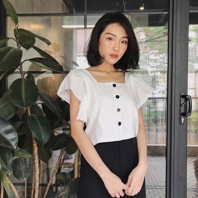 Chân váy chữ A kết hợp với áo cổ vuông