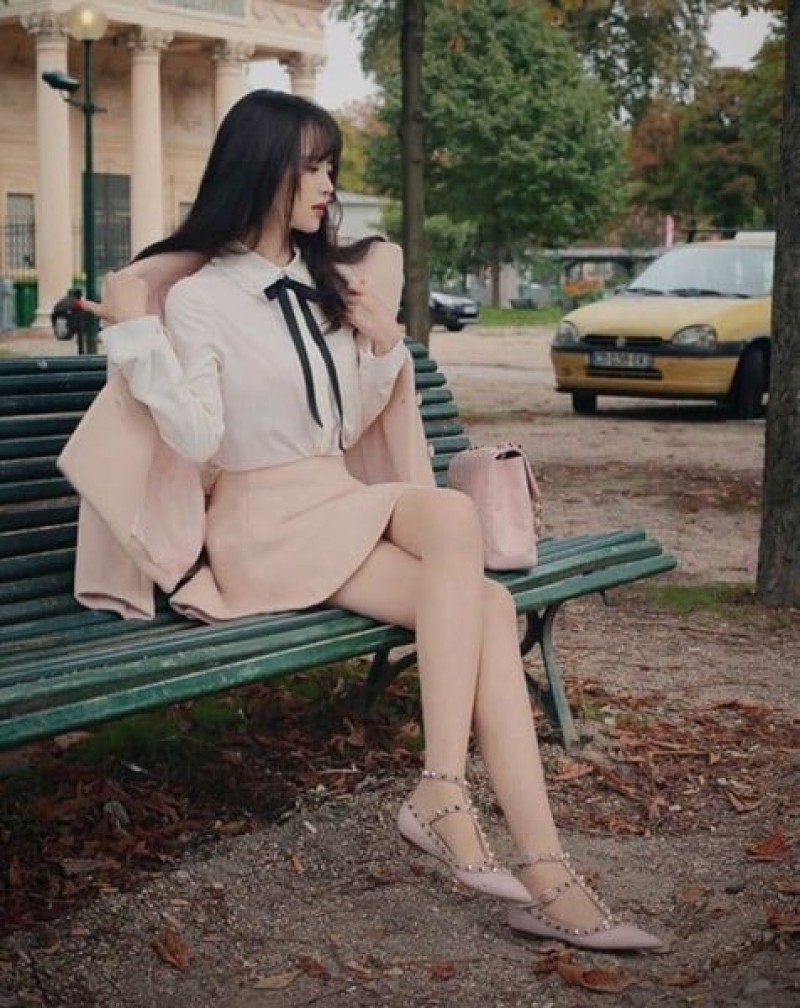 Mix chân váy chữ A với áo sơ mi