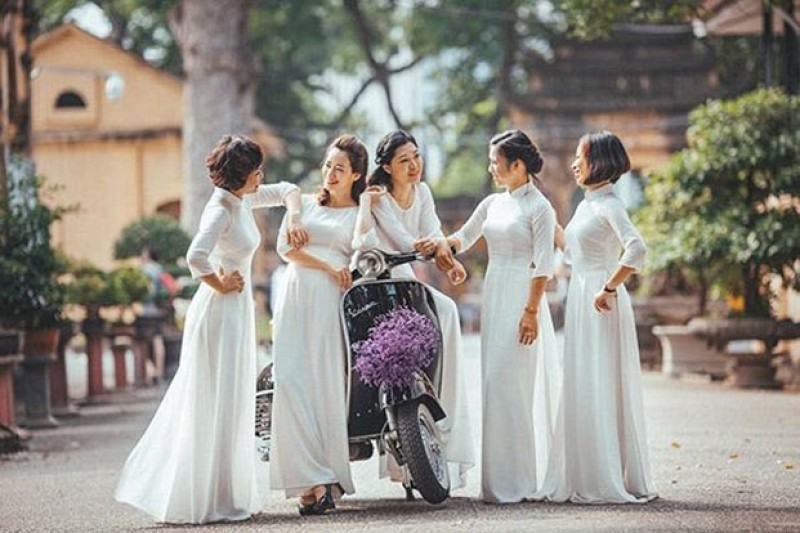 Cách tạo dáng chụp ảnh áo dài kỷ yếu/nhóm