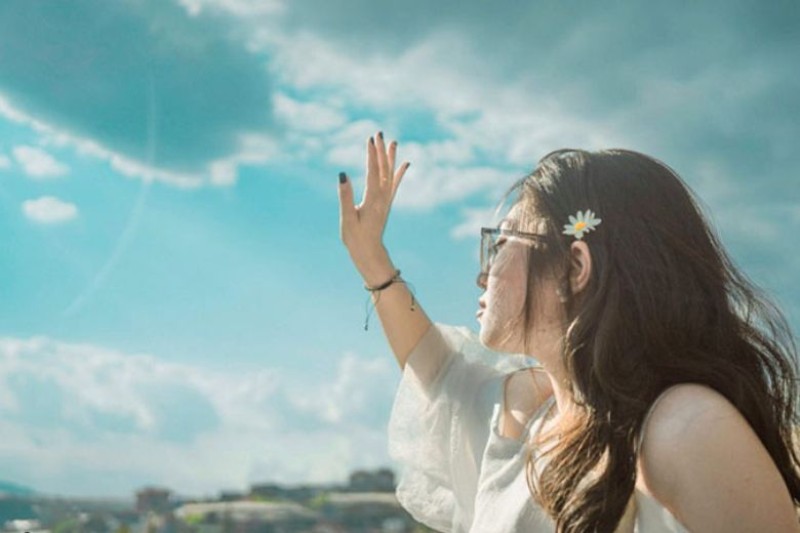 cách tạo dáng chụp ảnh đẹp khi mặc váy