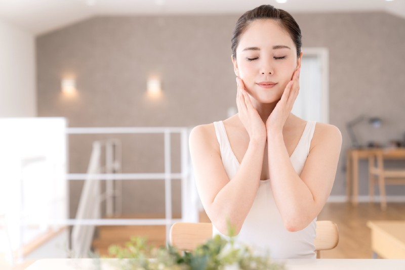Việc dưỡng da là điều vô cùng quan trọng trước khi trang điểm