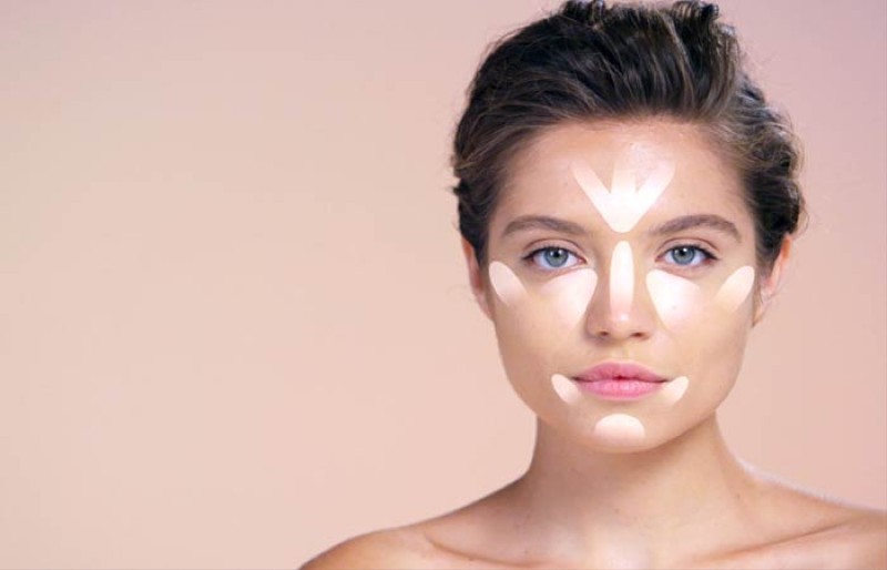 Bạn hãy đánh tạo khối cho gương mặt