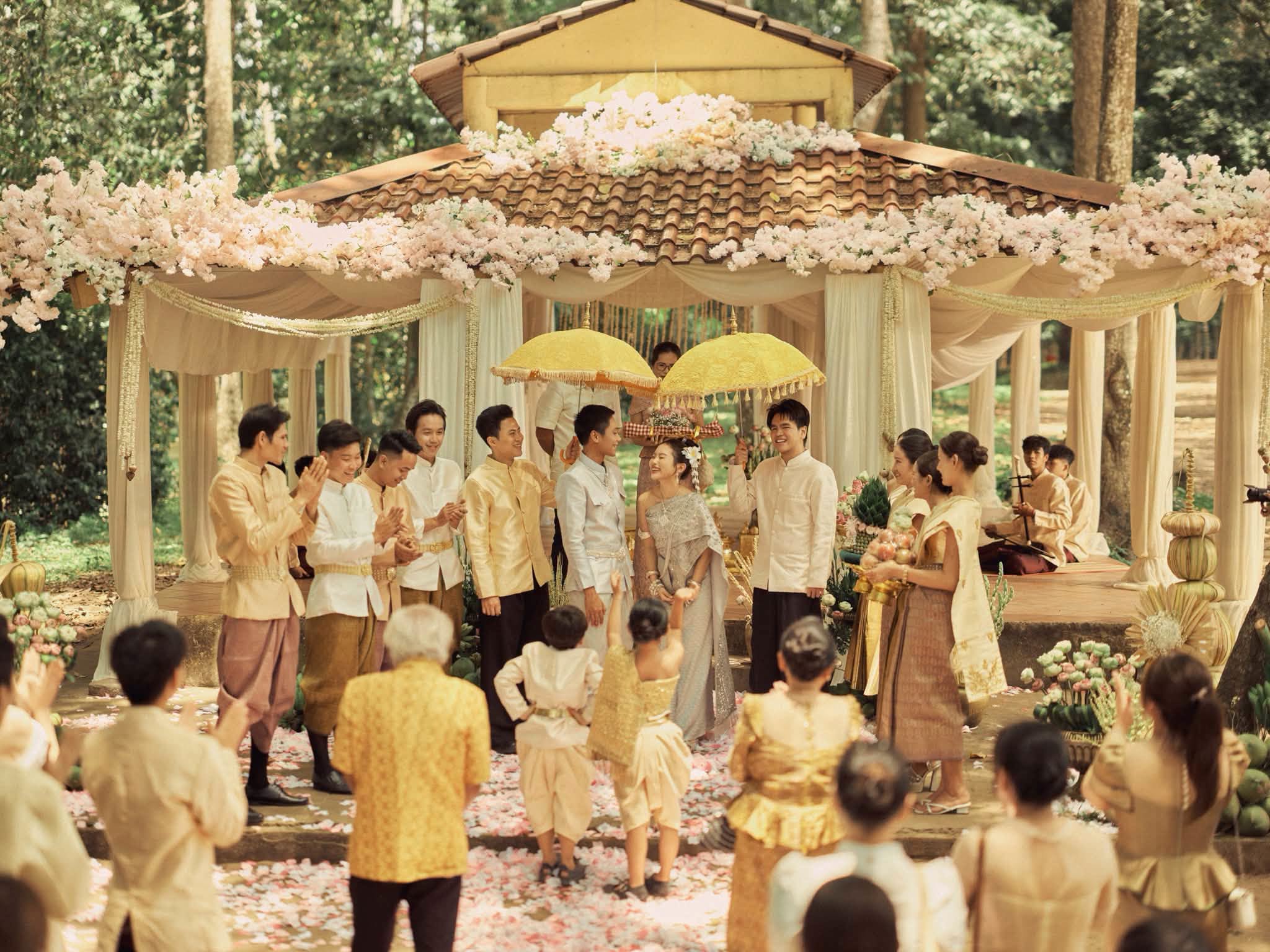 cảnh cưới trong MV Thiên đường với người thương