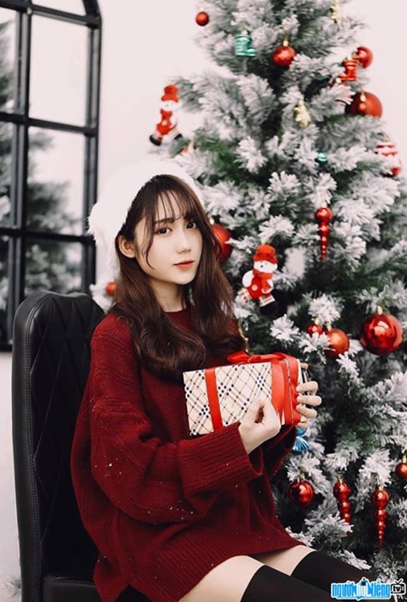 Ảnh Giáng sinh xinh lung linh với tone make up nhẹ nhàng