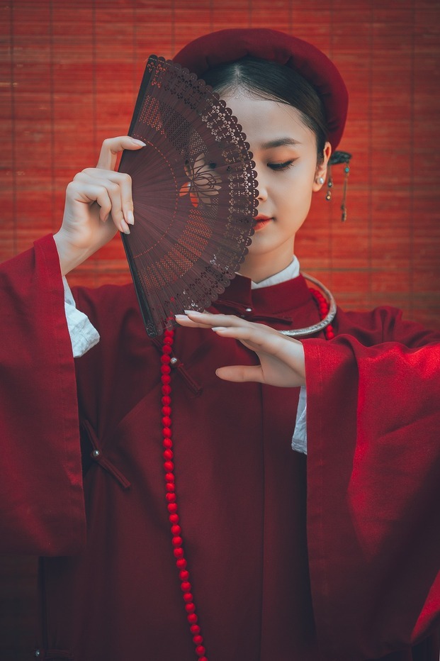 Cách Tạo Dáng Chụp Với Áo Dài Truyền Thống Đẹp Nhất
