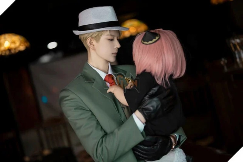 Chiêm ngưỡng cosplay Loid Forger trong Spy X Family - Loid ngoài đời thực là đây chứ đâu