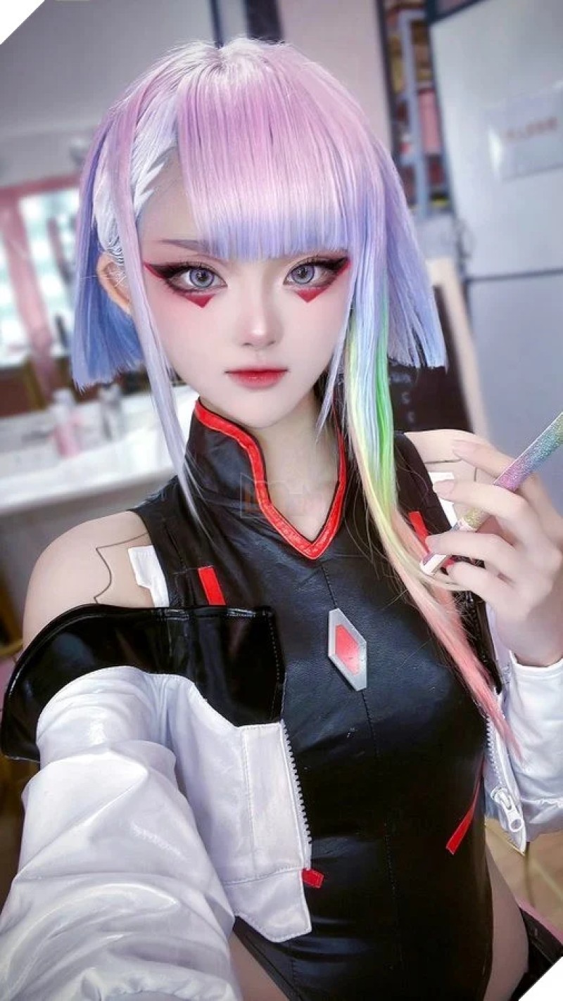 Fan phát sốt với loạt ảnh cosplay Lucy Cyberpunk Edgerunners cực xinh