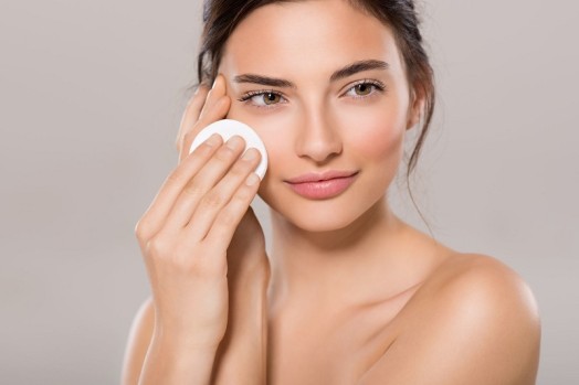 Da Mụn Có Nên Trang Điểm Không? Những Lưu Ý Cần Nắm Rõ