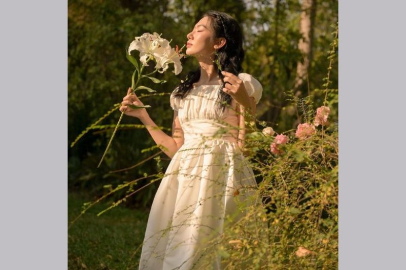 cách tạo dáng chụp ảnh đứng
