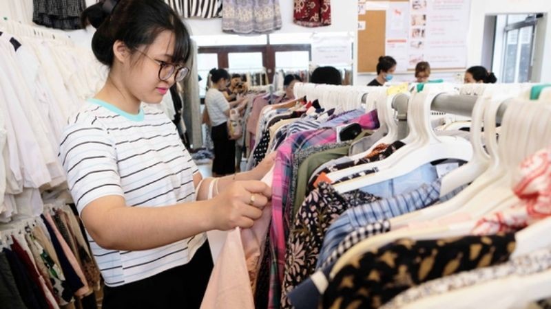 Không nên mua quần áo vào ngày đầu năm mới