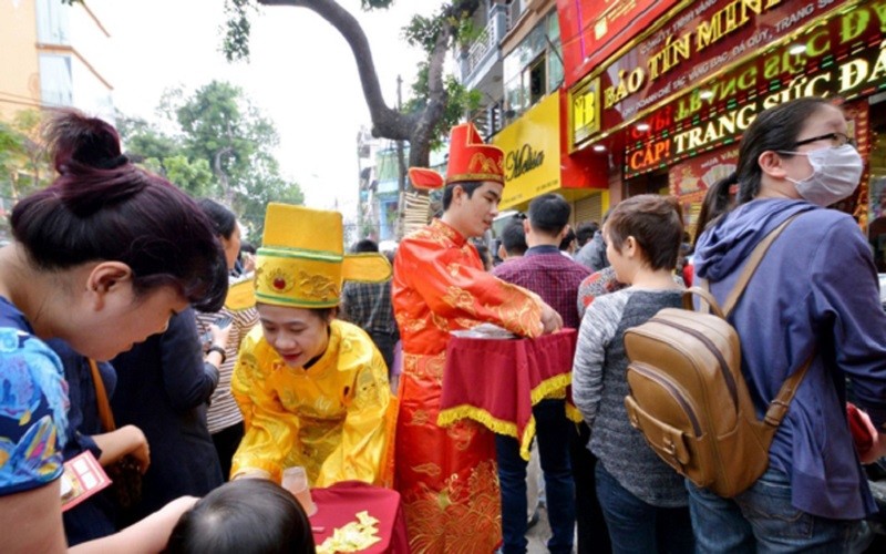 Đầu năm mua vàng với quan niệm cầu may mắn tài lộc đầu xuân