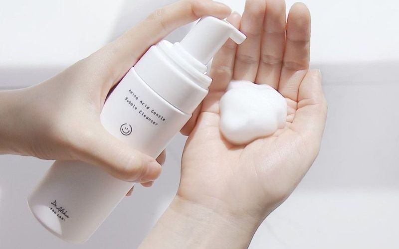 Nên sử dụng sữa rửa mặt dịu nhẹ trong mùa đông