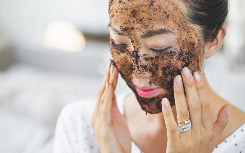 Nên tẩy tế bào chết định kỳ trong mùa đông