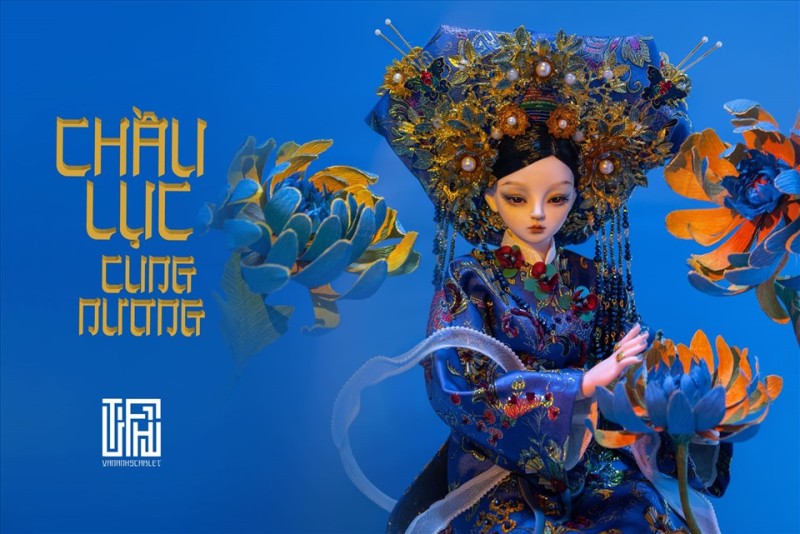 Cùng với các yếu tố: cách diễn xướng, âm nhạc, ca từ thì trang phục là điều quan trọng, không thể thiếu khi hầu đồng.