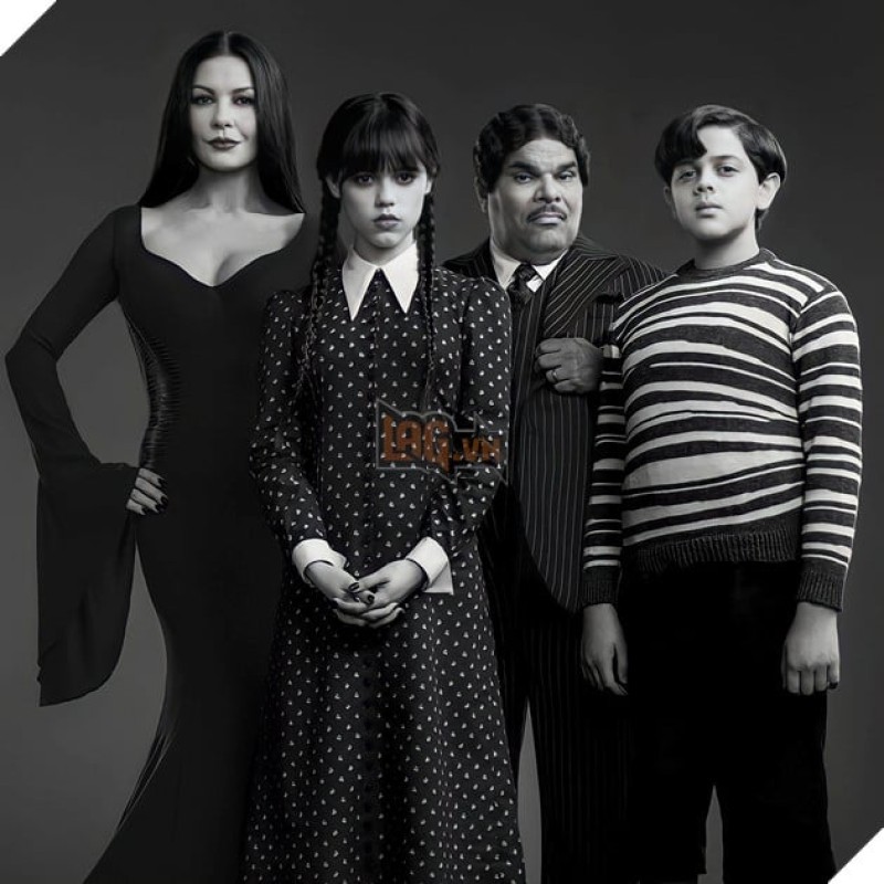 Gia đình Addams nổi tiếng bao gồm những thành viên nào?
