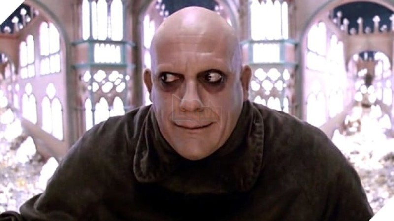 Gia đình Addams nổi tiếng bao gồm những thành viên nào?