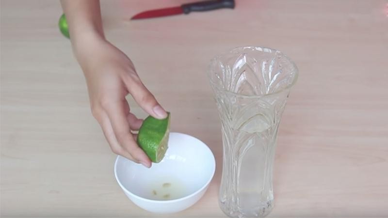 Chuẩn bị nước cắm hoa