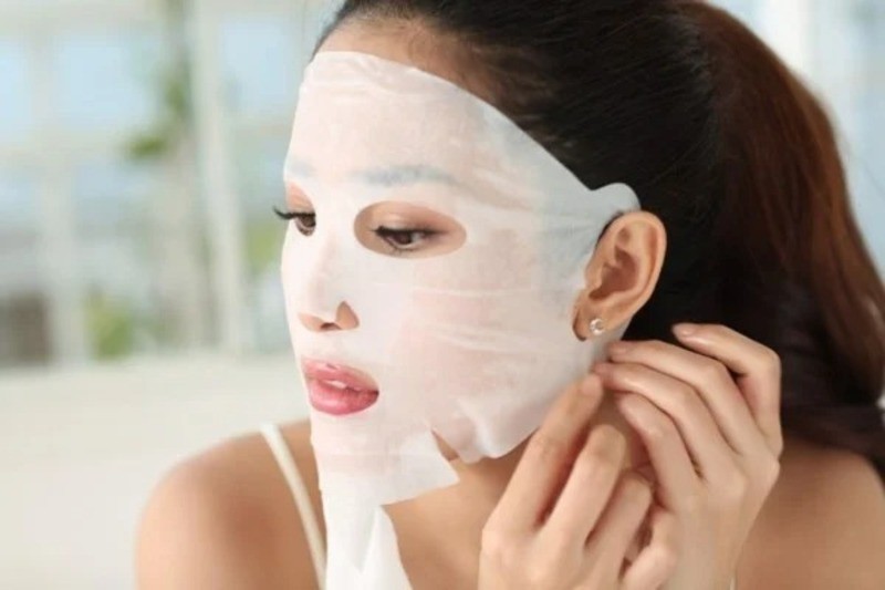 Massage da nhẹ nhàng để dưỡng chất thẩm thấu nhanh hơn