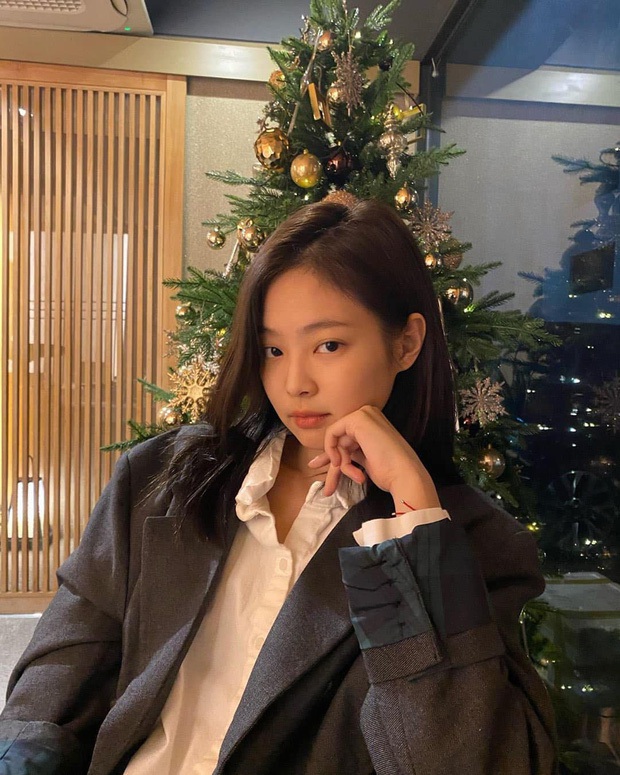 Jennie BLACKPINK Từng Gây Sốt Chi 140 Triệu Để Trang Trí Cây Thông 3M