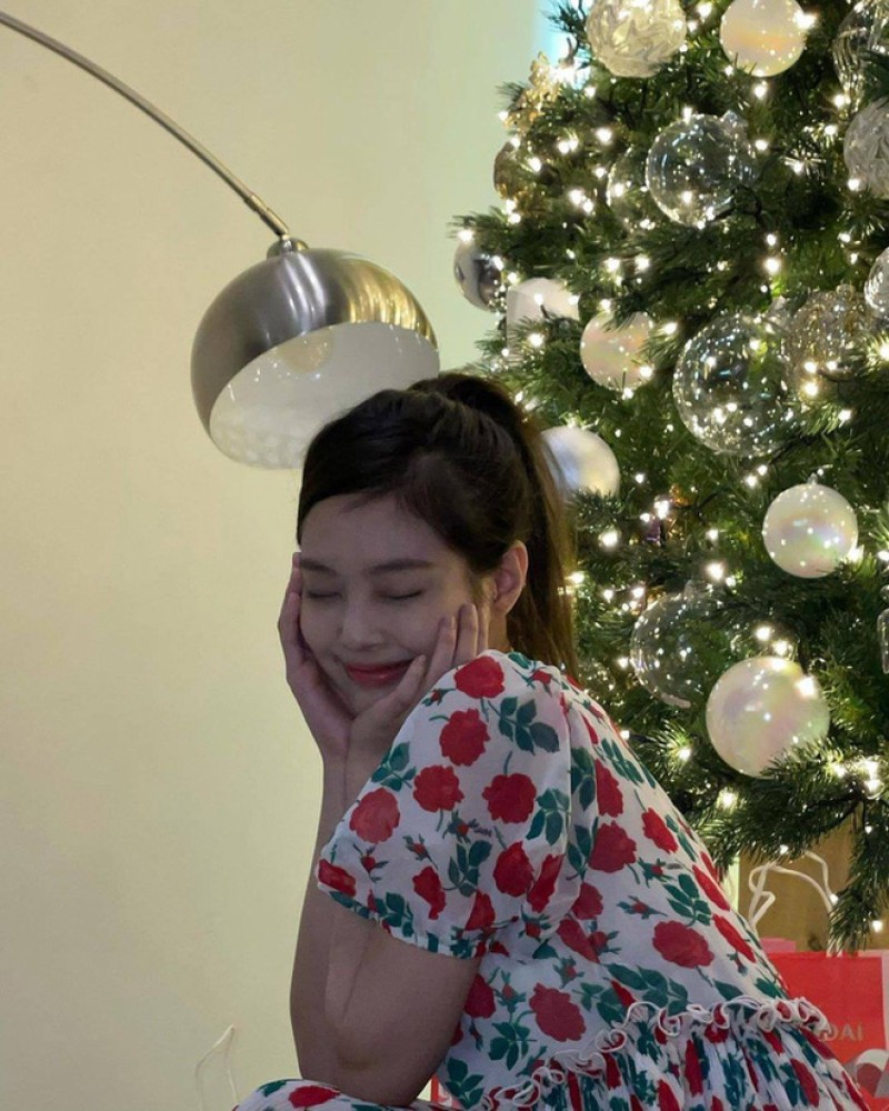 Gây sốt khi trang trí cây thông 3m tại gia hết 140 triệu vào năm ngoái: Netizen hóng tiểu thư nhà giàu Jennie (BLACKPINK) năm nay sẽ làm gì? - Ảnh 7.