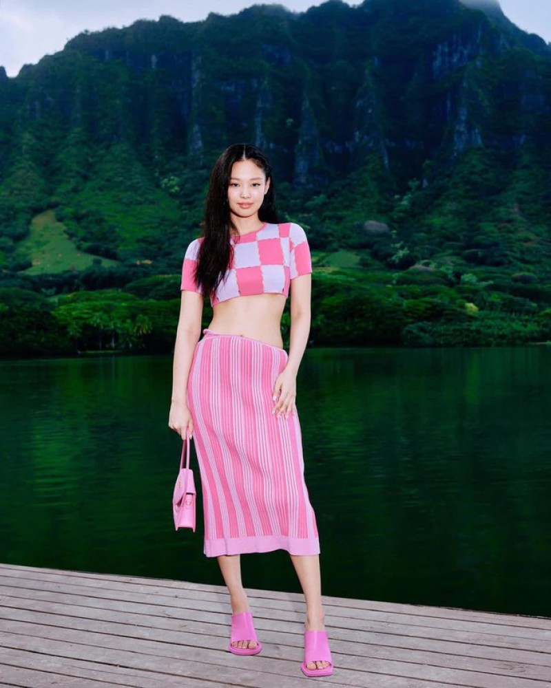 Jennie đốt mắt netizen với sắc vóc gợi cảm, khoe trọn bờ vai mắc áo trứ danh ở show Jacquemus - Ảnh 6.