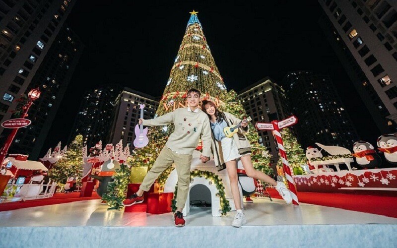 Chụp ảnh Noel bên người yêu