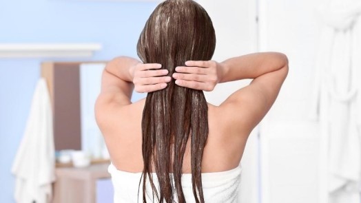 Không Phải Do Thời Tiết, 4 Thói Quen Khiến Tóc Mới Gội Đã Bết Dính